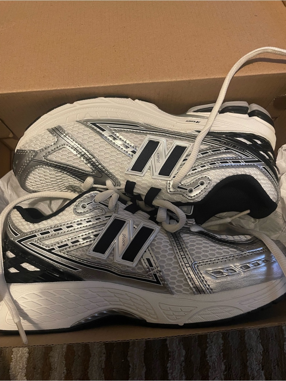 New Balance Men’s White & Silver Athletic Running Sneakers